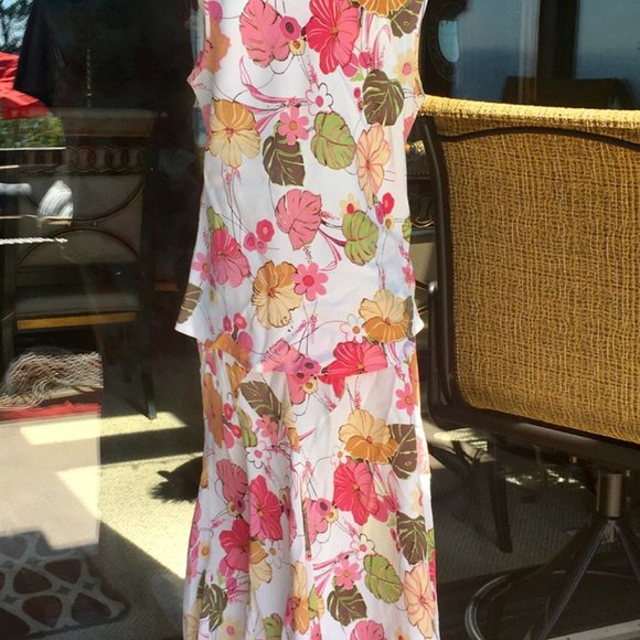 Casual Studio Top and Skirt set = "Dress" - Picture 4 of 11